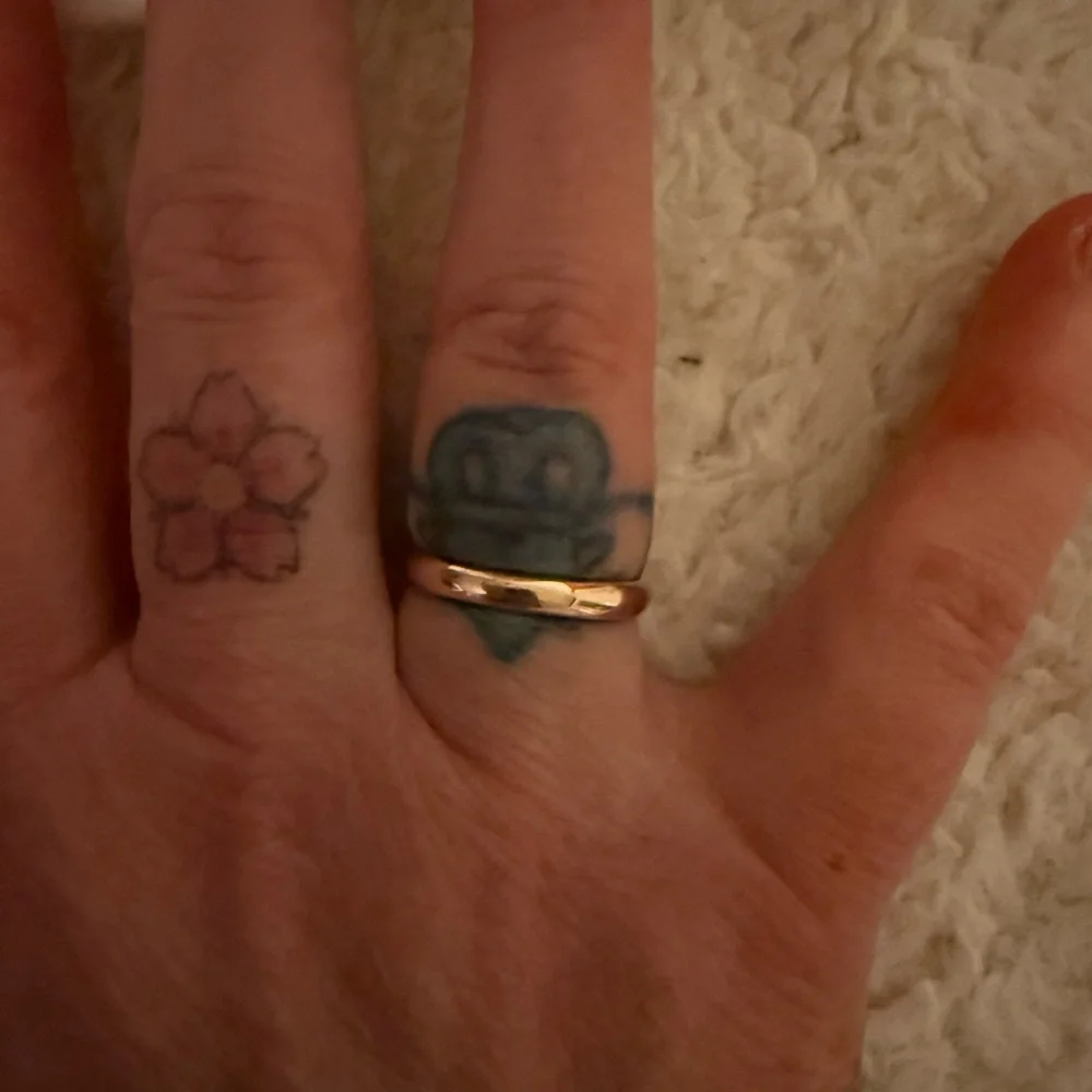 Van Cleef & Arpels Elegant Rose Gold Ring - Picture 6 of 8